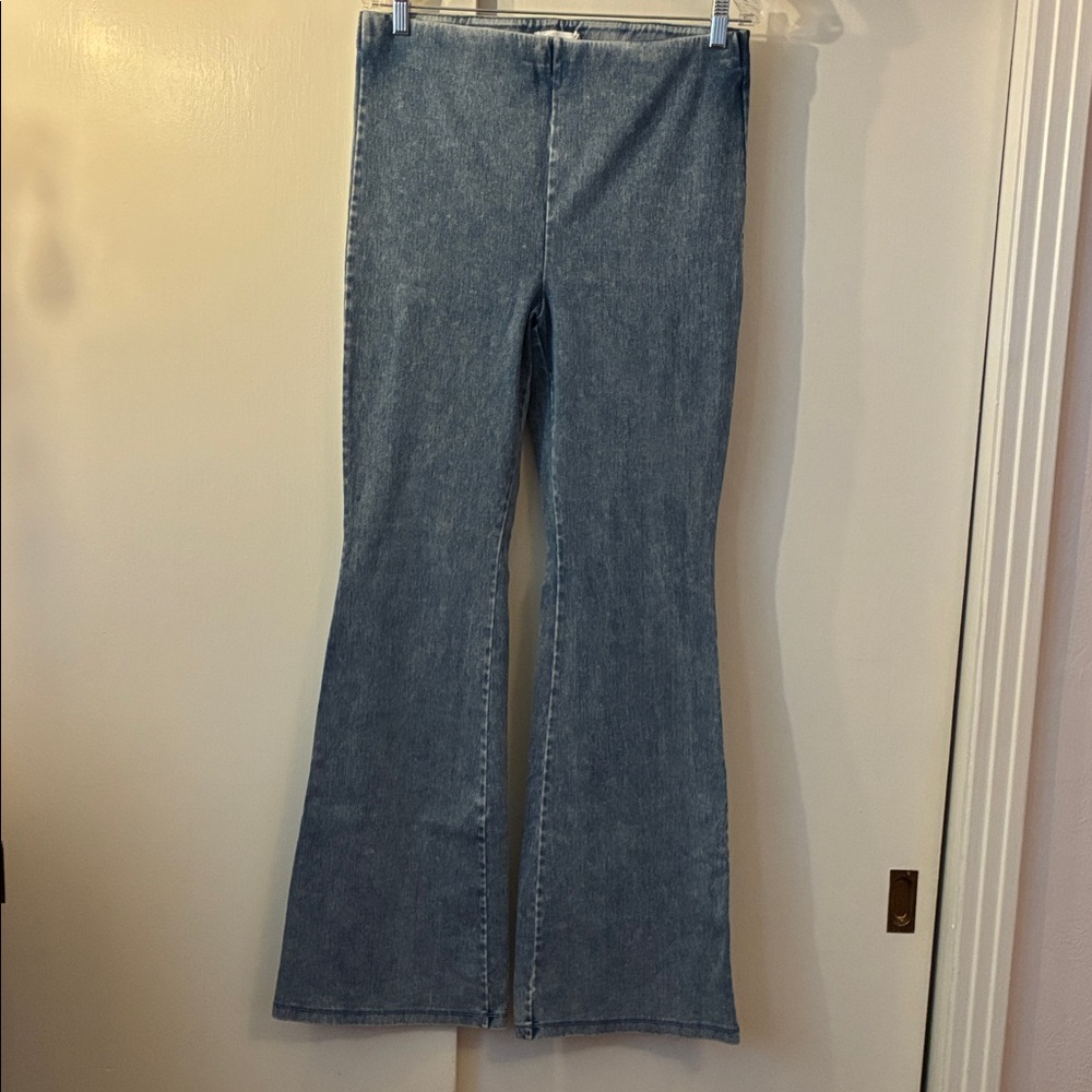 Good American Stretchy Jeans-ish Flared and Fab